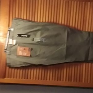 Men's New haggar classic fit pants.